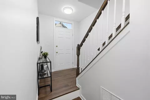 Entry Way - 42834 Mccomas Ter, Chantilly, VA 20152 photo 2 of 8
