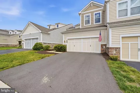 42330 Christophers View Ter, Ashburn, VA 20148 photo 2