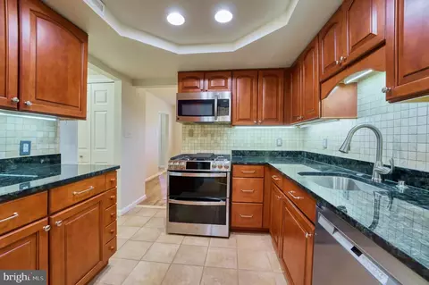 Kitchen - 253 Willow Ter, Sterling, VA 20164 photo 2 of 3