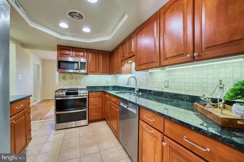 Kitchen - 253 Willow Ter, Sterling, VA 20164 photo 3 of 3