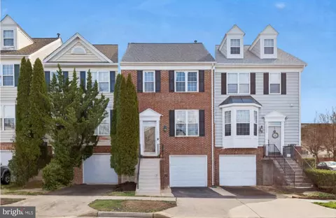 25462 Upper Clubhouse Dr, Chantilly, VA 20152