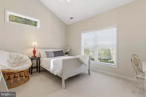 Bedroom - 16527 Hampton Rd, Hamilton, VA 20158 photo 8 of 9
