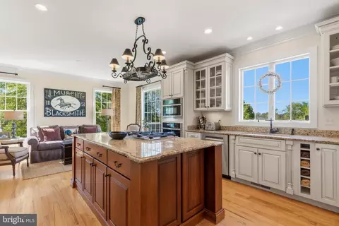 Kitchen - 16527 Hampton Rd, Hamilton, VA 20158 photo 2 of 3