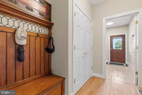 Entry Way - 16527 Hampton Rd, Hamilton, VA 20158 photo 1 of 2