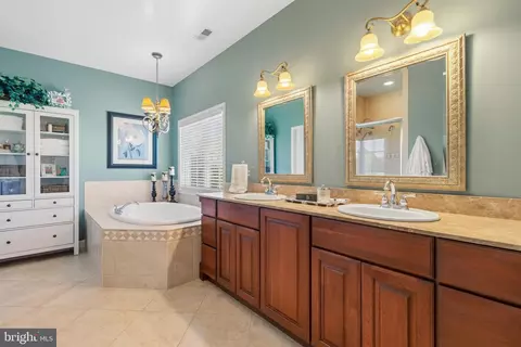 Bath - 16527 Hampton Rd, Hamilton, VA 20158 photo 1 of 6