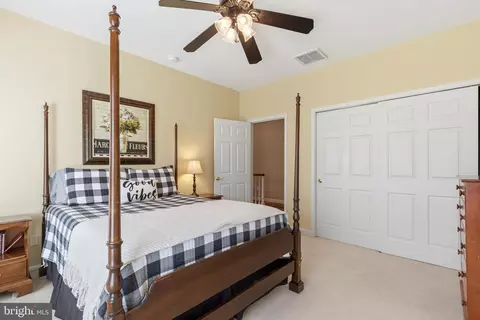 Bedroom - 16527 Hampton Rd, Hamilton, VA 20158 photo 4 of 9
