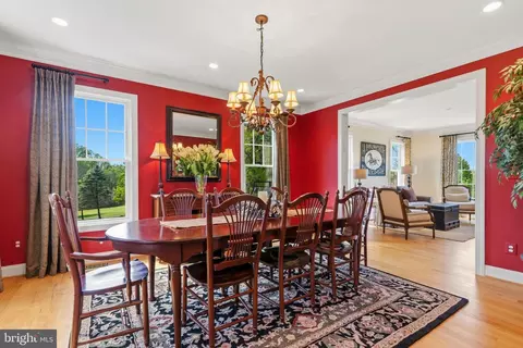 Dining - 16527 Hampton Rd, Hamilton, VA 20158 photo 2 of 4