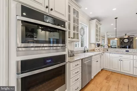 Kitchen - 16527 Hampton Rd, Hamilton, VA 20158 photo 3 of 3
