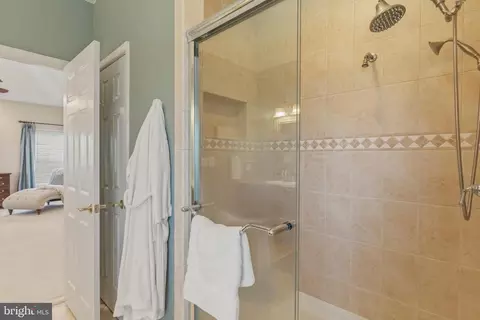 Bath - 16527 Hampton Rd, Hamilton, VA 20158 photo 3 of 6