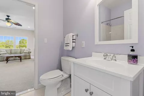 Bath - 16527 Hampton Rd, Hamilton, VA 20158 photo 4 of 6