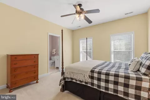 Bedroom - 16527 Hampton Rd, Hamilton, VA 20158 photo 5 of 9