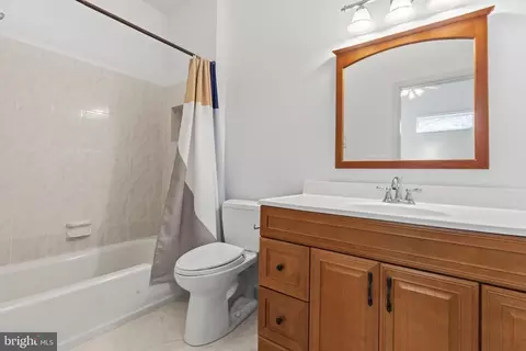 Bath - 16527 Hampton Rd, Hamilton, VA 20158 photo 6 of 6