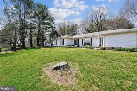 Exterior - 17621 Evers Ct, Hamilton, VA 20158 photo 3 of 16