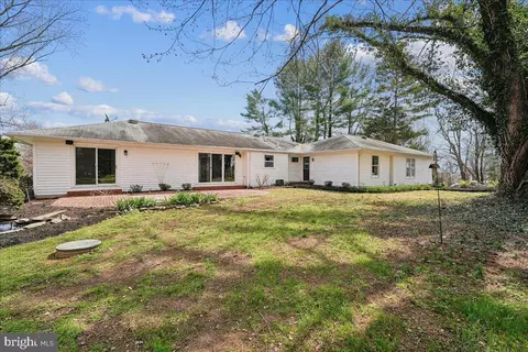 Exterior - 17621 Evers Ct, Hamilton, VA 20158 photo 7 of 16