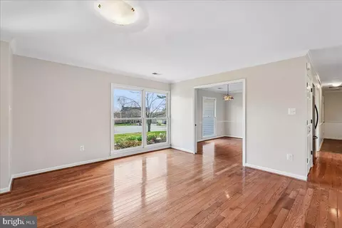 Living - 17621 Evers Ct, Hamilton, VA 20158 photo 8 of 12