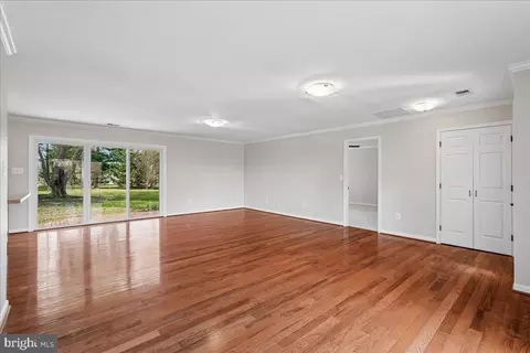 Living - 17621 Evers Ct, Hamilton, VA 20158 photo 4 of 12