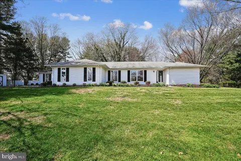 17621 Evers Ct, Hamilton, VA 20158