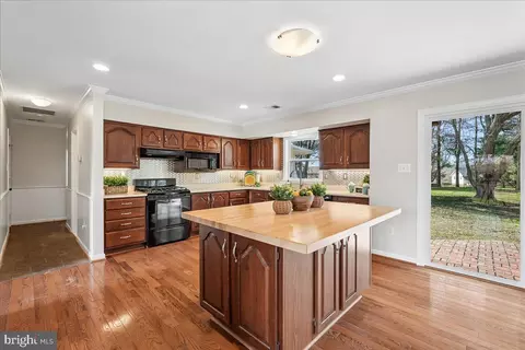 Kitchen - 17621 Evers Ct, Hamilton, VA 20158 photo 3 of 4