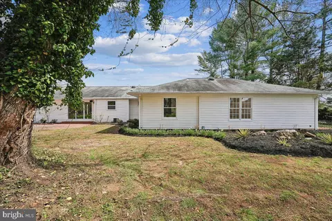 Exterior - 17621 Evers Ct, Hamilton, VA 20158 photo 8 of 16