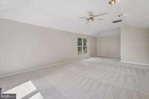Living - 17621 Evers Ct, Hamilton, VA 20158 photo 9 of 12
