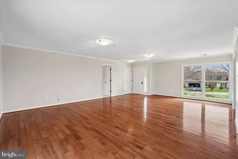 Living - 17621 Evers Ct, Hamilton, VA 20158 photo 2 of 12