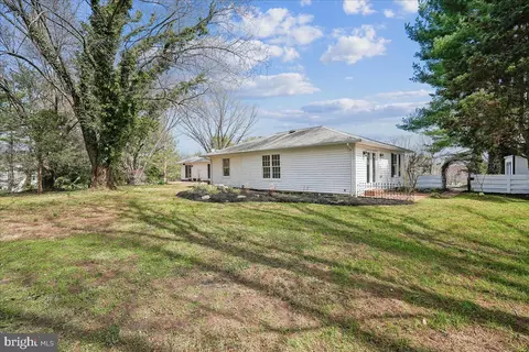Exterior - 17621 Evers Ct, Hamilton, VA 20158 photo 4 of 16