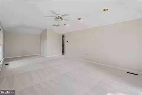 Living - 17621 Evers Ct, Hamilton, VA 20158 photo 12 of 12