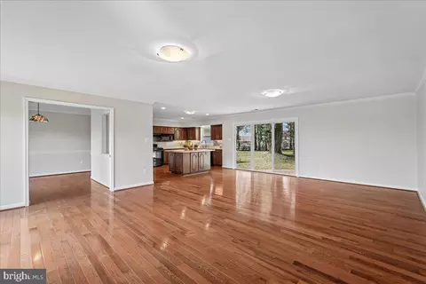 Living - 17621 Evers Ct, Hamilton, VA 20158 photo 7 of 12