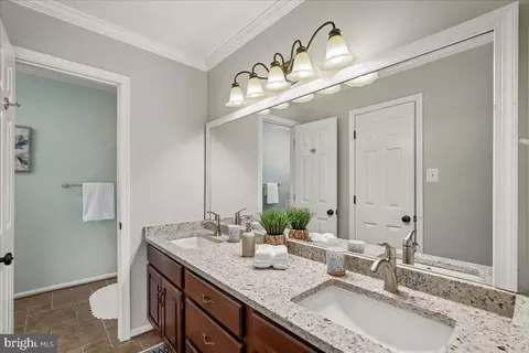 Bath - 17621 Evers Ct, Hamilton, VA 20158 photo 4 of 7