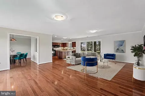 Living - 17621 Evers Ct, Hamilton, VA 20158 photo 6 of 12