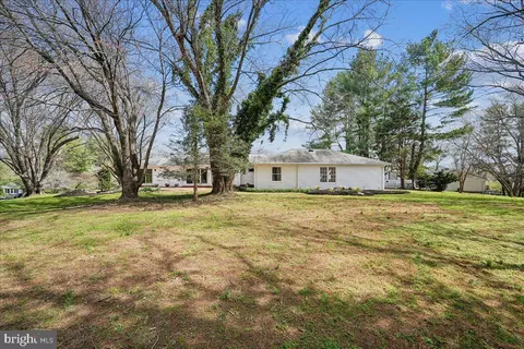 Exterior - 17621 Evers Ct, Hamilton, VA 20158 photo 5 of 16