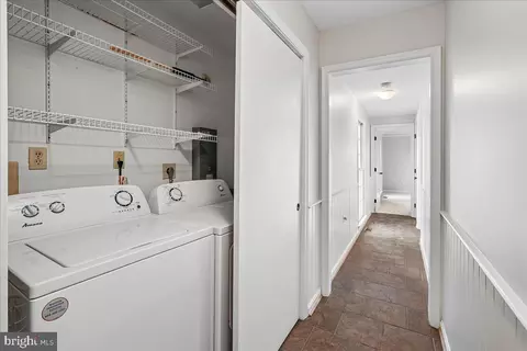 Entry Way - 17621 Evers Ct, Hamilton, VA 20158 photo 2 of 2