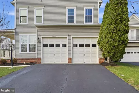 Exterior - 43358 Fullerton, Ashburn, VA 20147 photo 6 of 6
