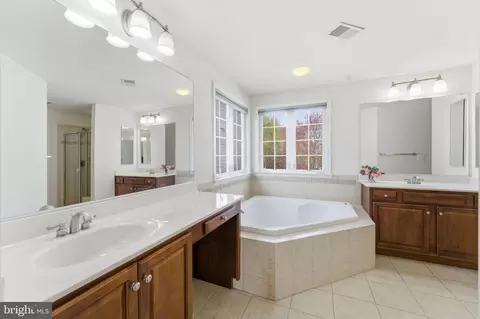 Bath - 43358 Fullerton, Ashburn, VA 20147 photo 1 of 3
