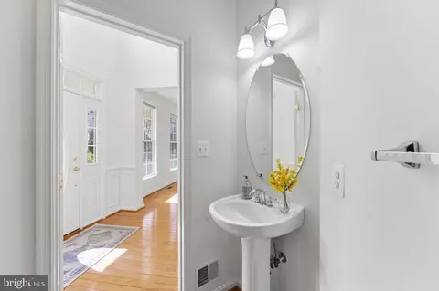 Entry Way - 43358 Fullerton, Ashburn, VA 20147 photo 3 of 8