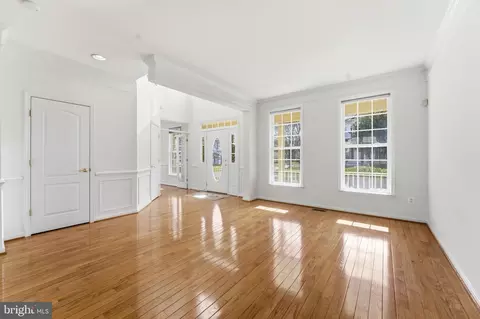 Living - 43358 Fullerton, Ashburn, VA 20147 photo 2 of 10