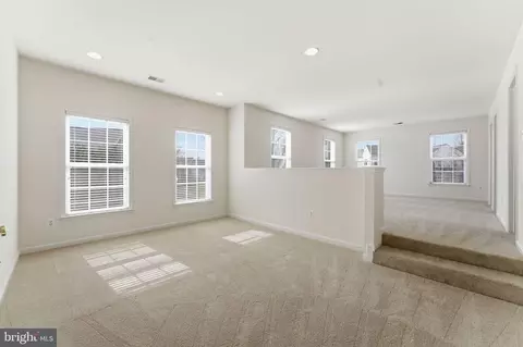 Living - 43358 Fullerton, Ashburn, VA 20147 photo 9 of 10