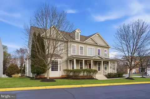 Exterior - 43358 Fullerton, Ashburn, VA 20147 photo 3 of 6