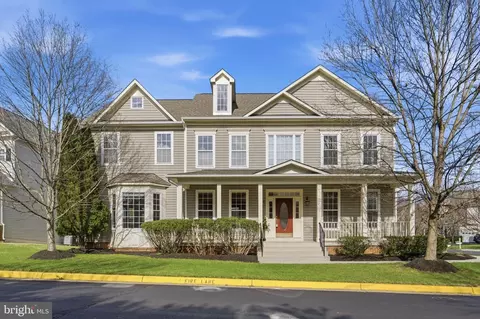 Exterior - 43358 Fullerton, Ashburn, VA 20147 photo 2 of 6