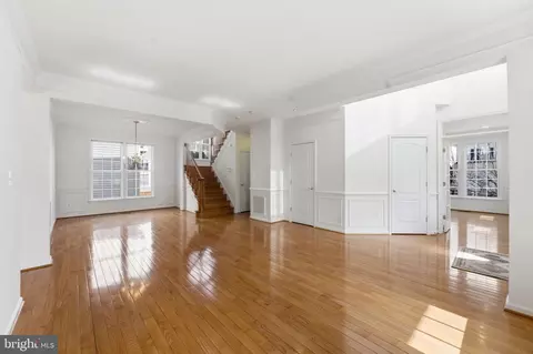Living - 43358 Fullerton, Ashburn, VA 20147 photo 4 of 10