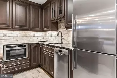 Kitchen - 22103 Vantage Pointe Pl, Ashburn, VA 20148 photo 4 of 4