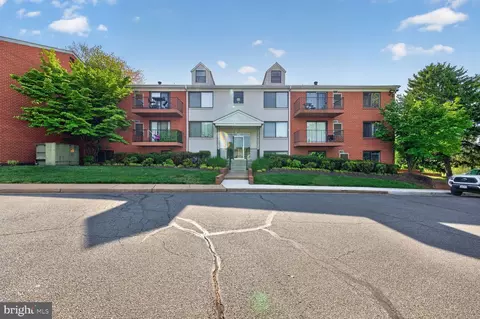 125 N Clubhouse Dr SW #1, Leesburg, VA 20175