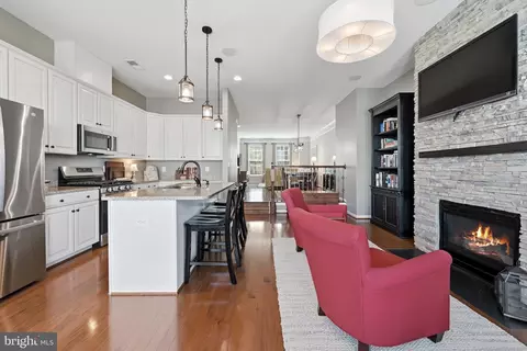 Kitchen - 22631 Hawkbill Sq, Brambleton, VA 20148 photo 2 of 5