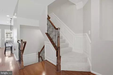 Entry Way - 22631 Hawkbill Sq, Brambleton, VA 20148 photo 8 of 10