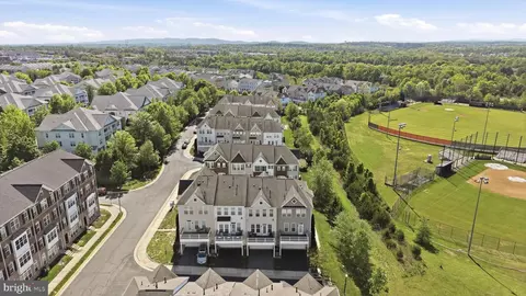 View/Area - 22631 Hawkbill Sq, Brambleton, VA 20148 photo 5 of 11
