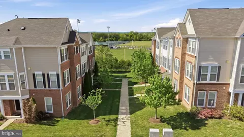 View/Area - 22631 Hawkbill Sq, Brambleton, VA 20148 photo 3 of 11
