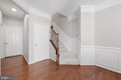Entry Way - 22631 Hawkbill Sq, Brambleton, VA 20148 photo 5 of 10
