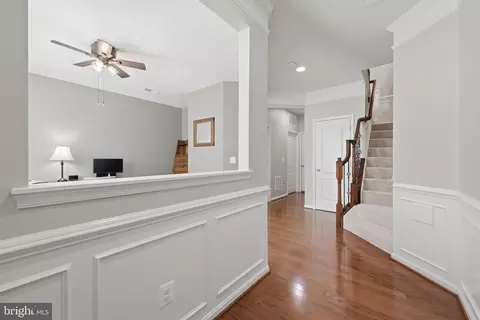 Entry Way - 22631 Hawkbill Sq, Brambleton, VA 20148 photo 2 of 10