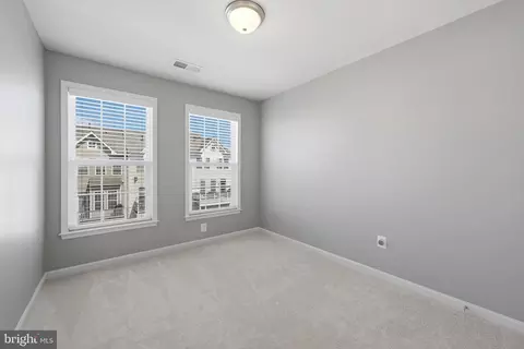 Bedroom - 22631 Hawkbill Sq, Brambleton, VA 20148 photo 4 of 4