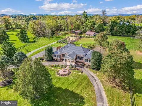 23333 Four Chimneys Ln, Middleburg, VA 20117